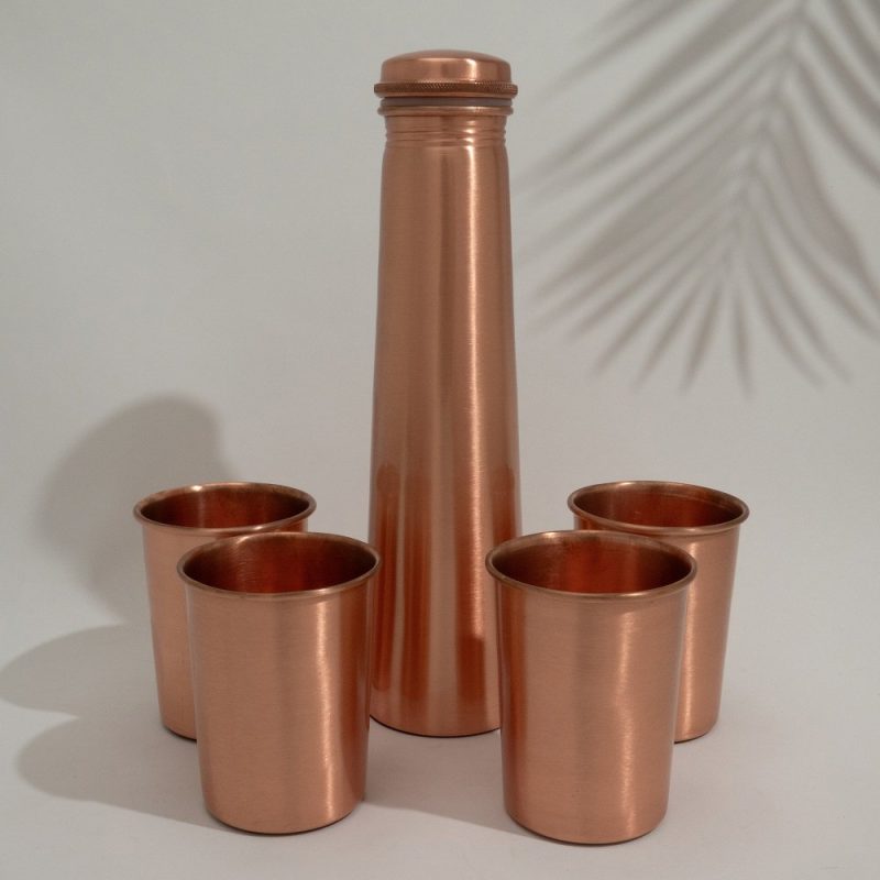 Ensemble en cuivre pur comprenant une bouteille tour simple ± 950 ml/305 g avec 4 tasses