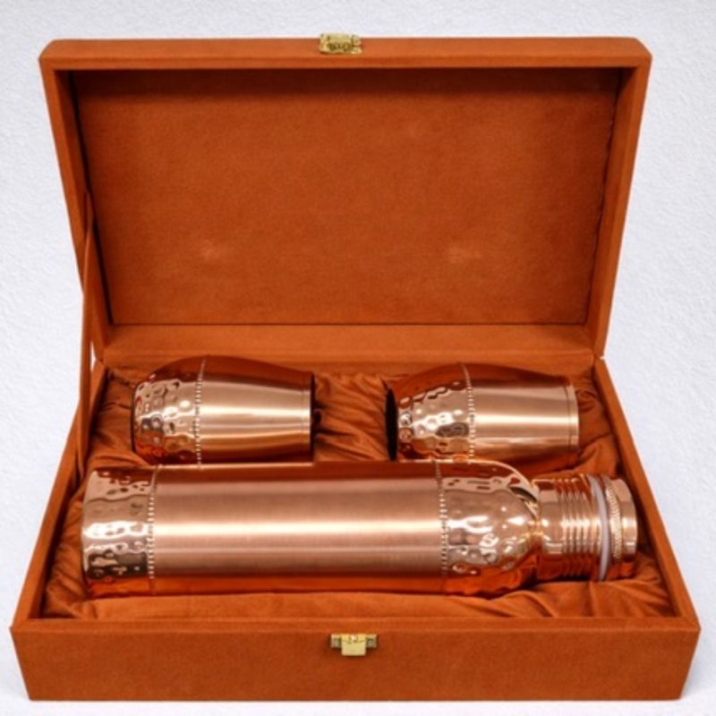Ensemble en cuivre pur composé d'une bouteille Sequence martelée ± 950 ml et de 2 tasses bulbeuses (dans un luxueux coffret de rangement en velours) – Image 4